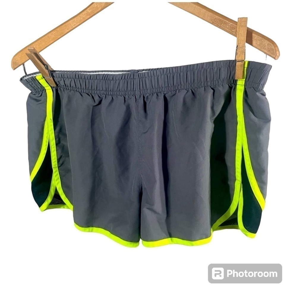 Women's Under Armour Running Shorts Size Med Loose Athletic Heatgear Lined